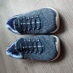 Sketches slip on shoes blue w/dotted print throughout 9